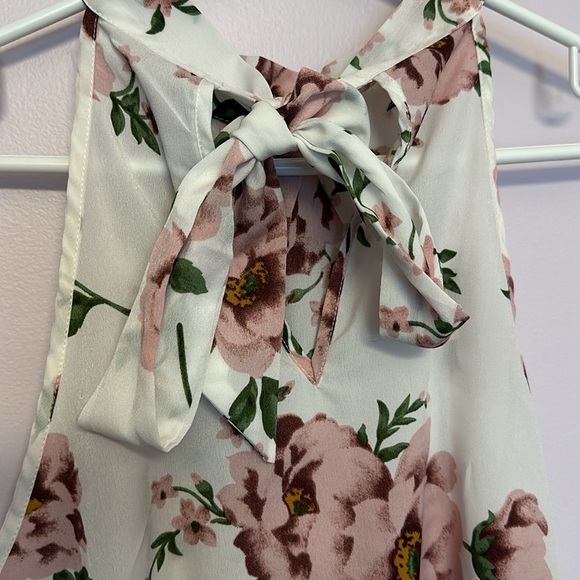 SHEIN Sleeveless Flowered Blouse - Picture 3 of 5